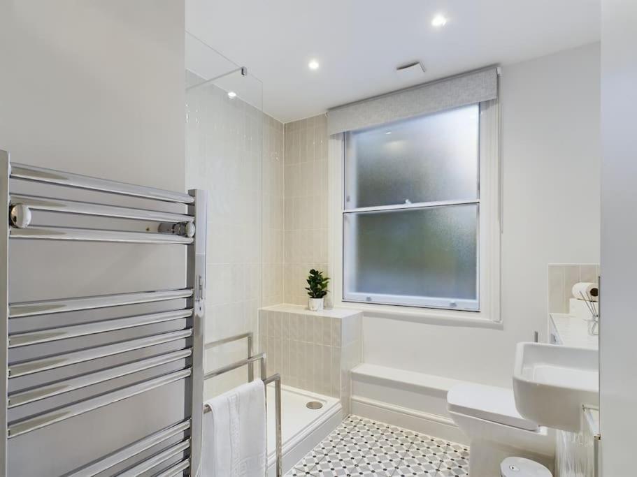 Apartament The Grove King Bed Wi-Fi Ev Charger Cheltenham Zewnętrze zdjęcie